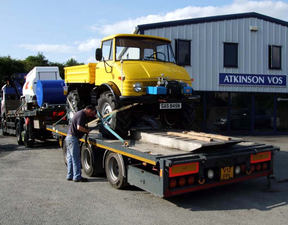 U900 Restoration Unimog Heads off into the Sun