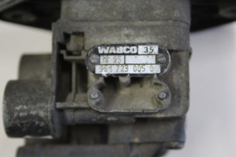 USED HAND BRAKE VALVE UGN UNIMOGS