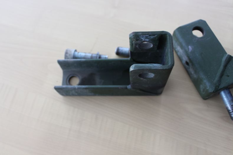 U1300L FRONT MOUNTING BRACKETS