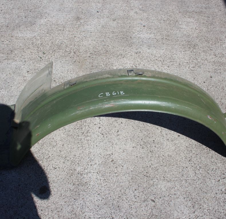 U1300L, 1500, 1700 FRONT O/S MUDGUARD