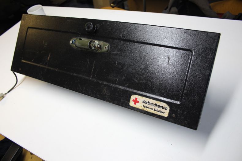 USED SBU GLOVEBOX & LID