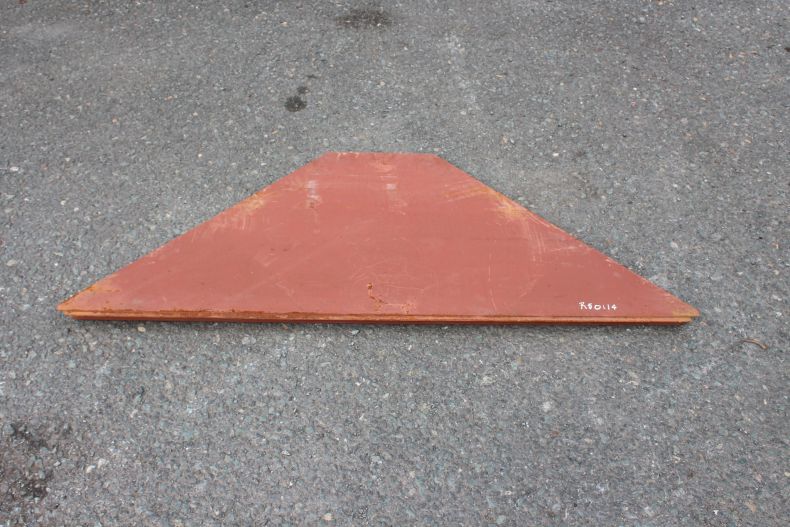 FRONT PART OF REMOVABLE TRIANGULAR FLOOR SECTION