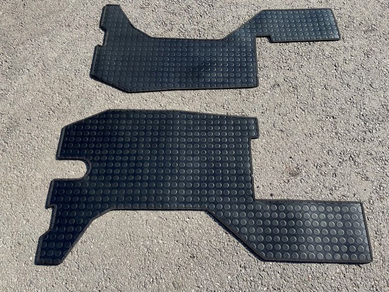 PAIR OF FLOORMATS TO SUIT U1300L & U3000/4000/5000