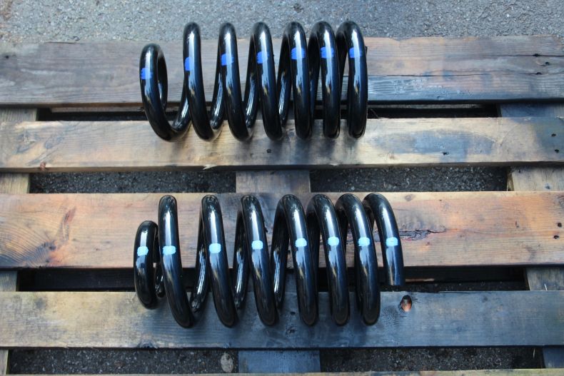 AV FRONT HEAVY DUTY SPRINGS 424/427 UNIMOGS