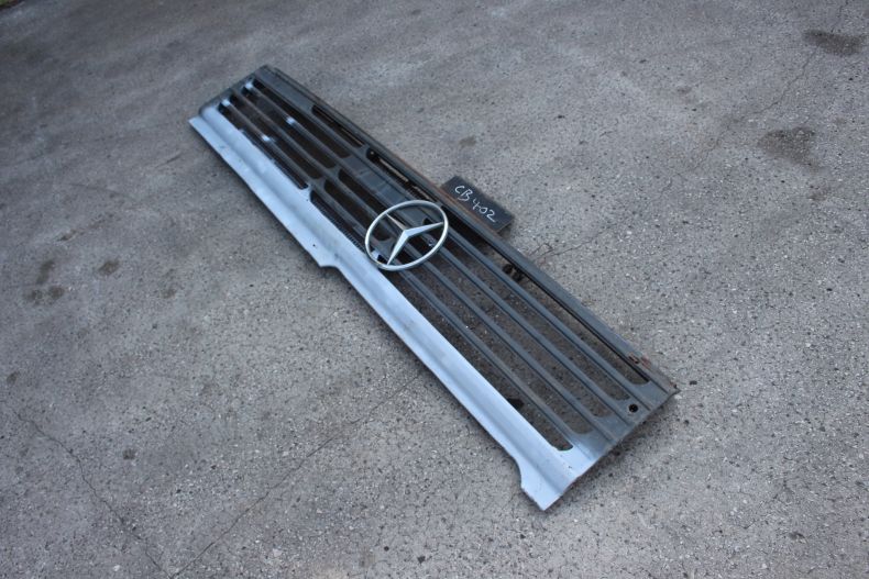 USED GRILLE TO SUIT U1000 424 121 MODELS