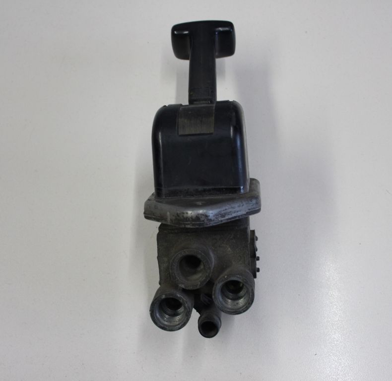 USED HAND BRAKE VALVE UGN UNIMOGS