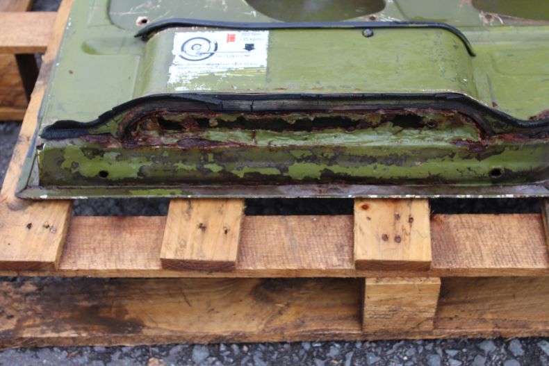 Used cab door for u1100/416