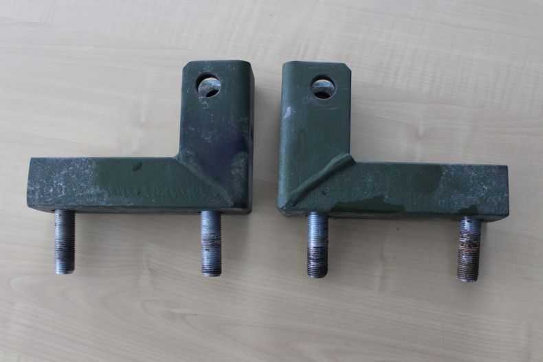 U1300L FRONT MOUNTING BRACKETS