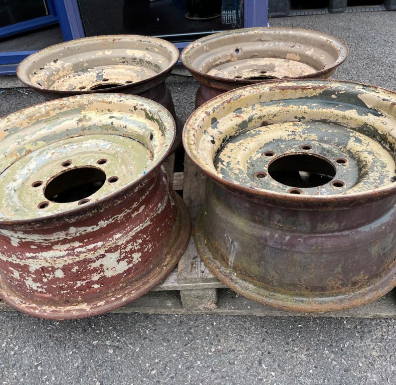 USED EX-MILITARY WIDE TRACK 11X20" WHEEL RIMS