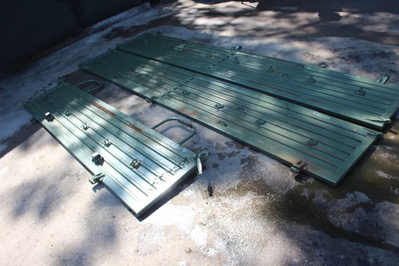 USED SET OF SIDES & TAILGATE FOR U1300L/U1350