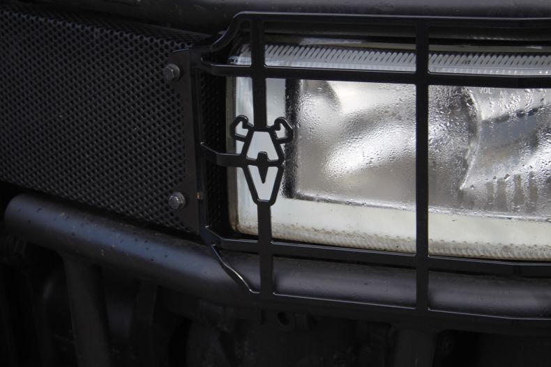 AV U300/400/500 UGN NEW HEADLIGHT GUARDS PAIR