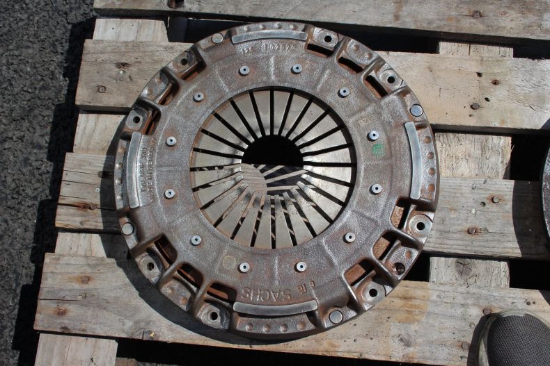 SINGLE CLUTCH 330MM U1300L USED LOW KMS