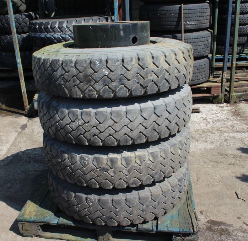 X4 USED 10.00R20 CONTINENTAL TYRES & 20" RIMS