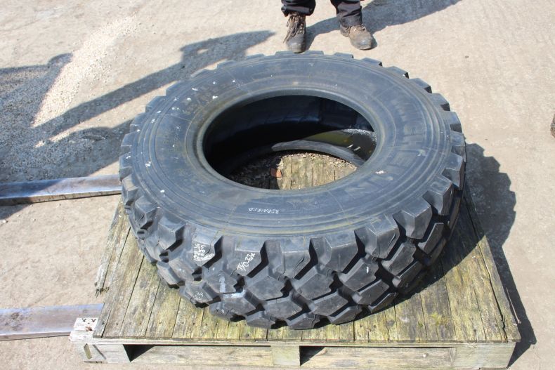 X 1 USED MICHELIN 335/80R20 TYRE