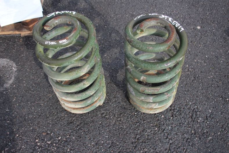 PAIR OF USED REAR SPRINGS U1300L & U1550L