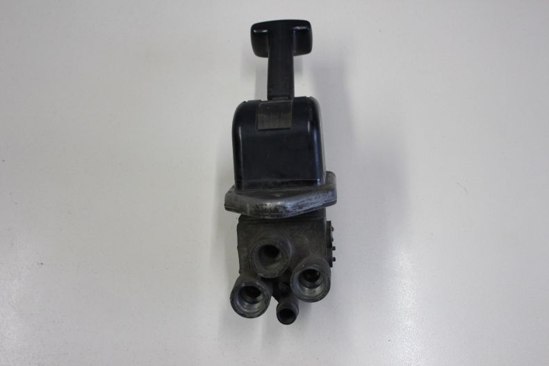 USED HAND BRAKE VALVE UGN UNIMOGS