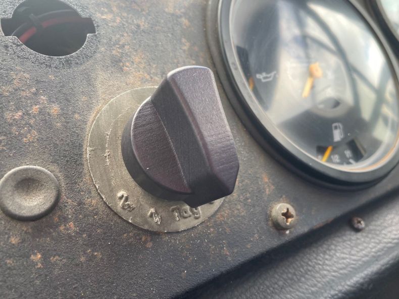 HEADLIGHT KNOB MILITARY SWITCH