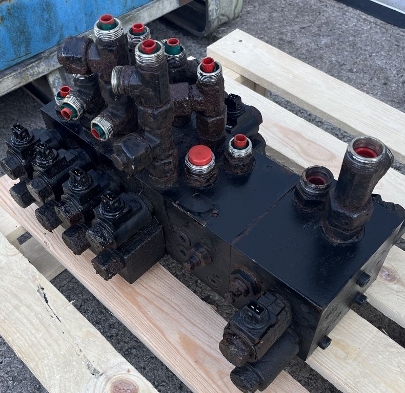 USED SPOOL BLOCK UGN