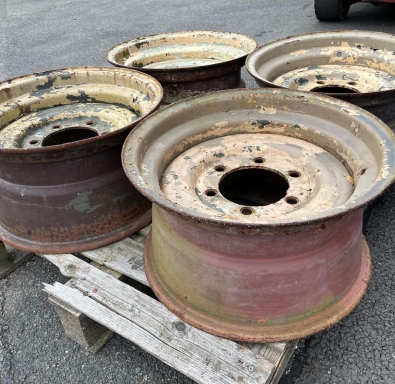 USED EX-MILITARY WIDE TRACK 11X20" WHEEL RIMS