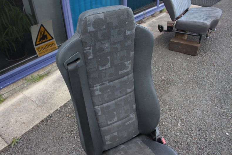 ISRI SUSPENSION SEAT RIGHT HAND