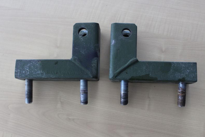 U1300L FRONT MOUNTING BRACKETS