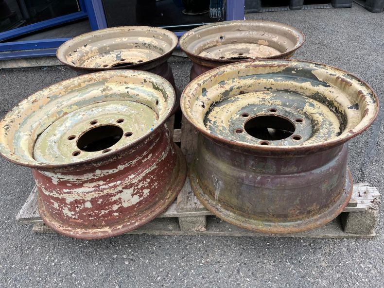 USED EX-MILITARY WIDE TRACK 11X20" WHEEL RIMS