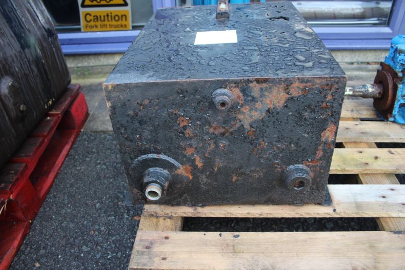 USED HYDRAULIC TANK