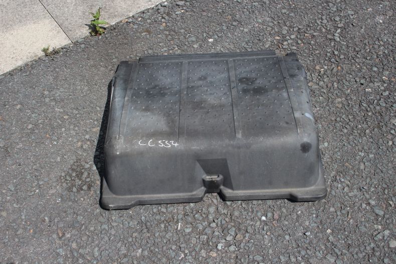 UGN U300/400/500 BATTERY BOX LID