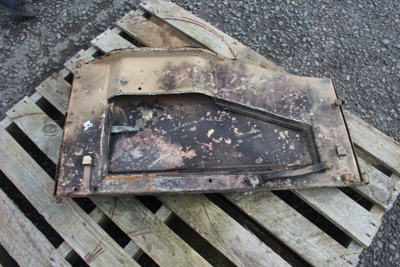 USED RIGHT HAND 406/416 SOFT TOP CAB DOOR