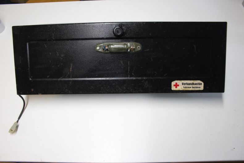 USED SBU GLOVEBOX & LID