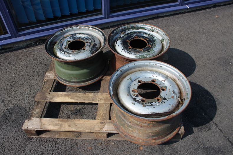 USED STANDARD 11X20 DISC BRAKE WHEEL RIMS