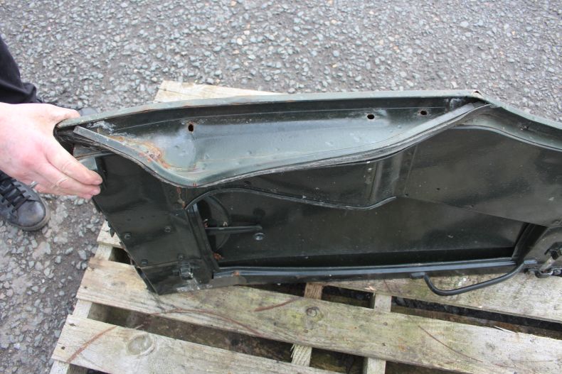 USED RIGHT HAND 406/416 SOFT TOP CAB DOOR