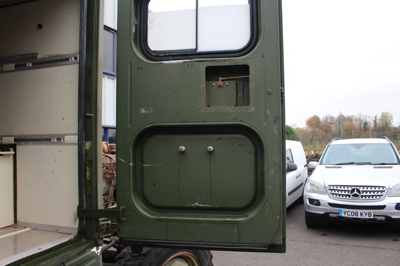 AMBULANCE/CAMPER BODY U1300L