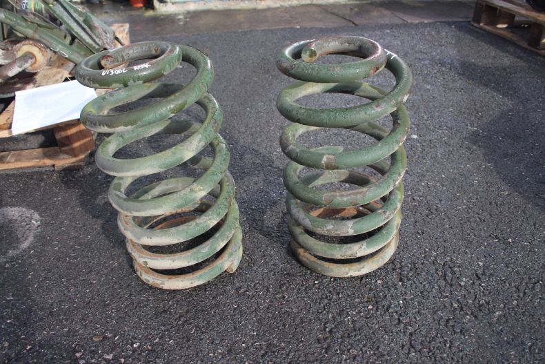 PAIR OF USED REAR SPRINGS U1300L & U1550L