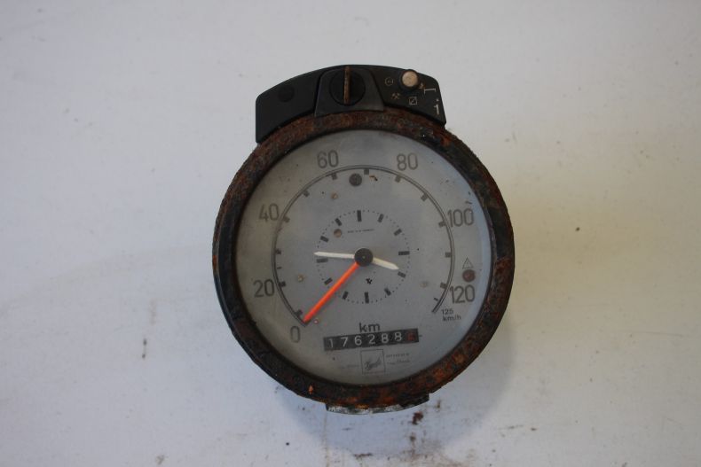 USED TACHOGRAPH/SPEEDO U900/1100