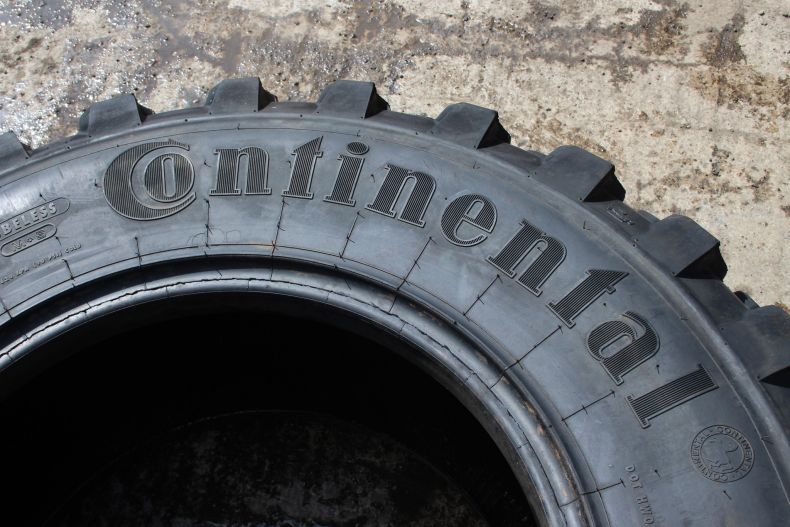 1x USED 335/80R20 Continental MPT81 TYRE