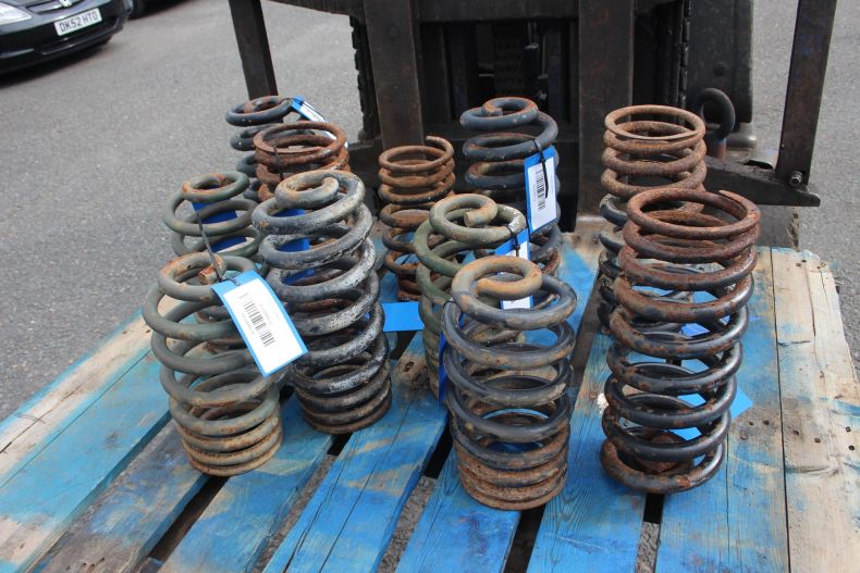 VARIOUS USED HELPER SPRINGS