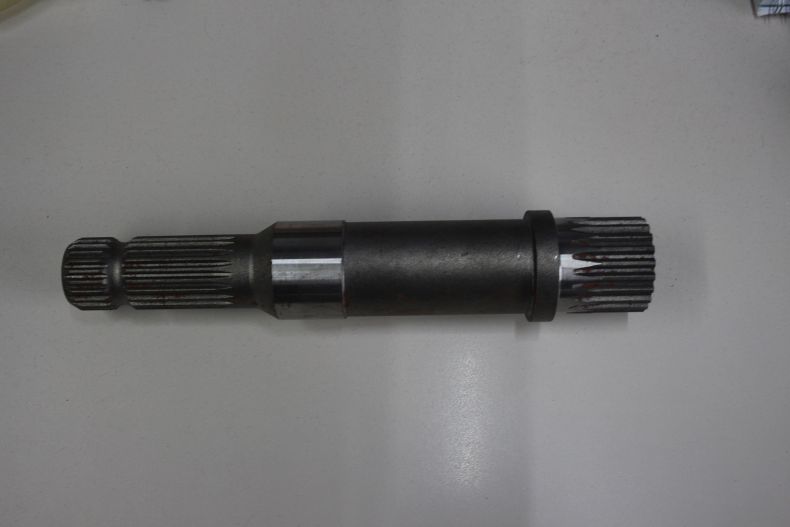 REAR PTO STUB SHAFT 21 SPLINE OLD STOCK