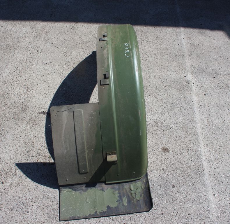 U1300L, 1500, 1700 FRONT O/S MUDGUARD