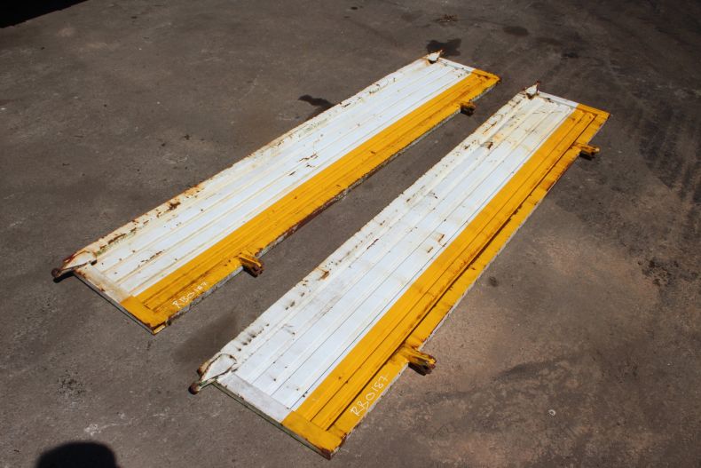 USED DROPSIDES FOR U425/437 U1300-2400