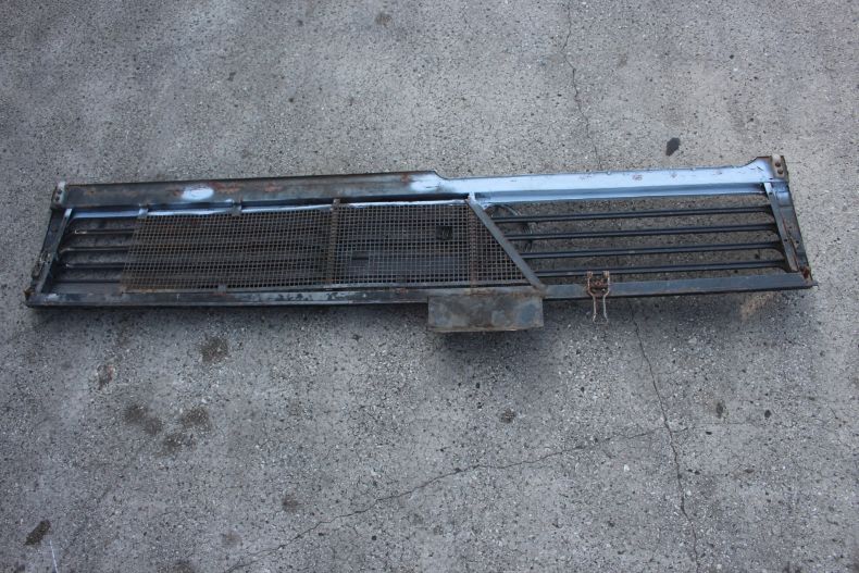 USED GRILLE TO SUIT U1000 424 121 MODELS