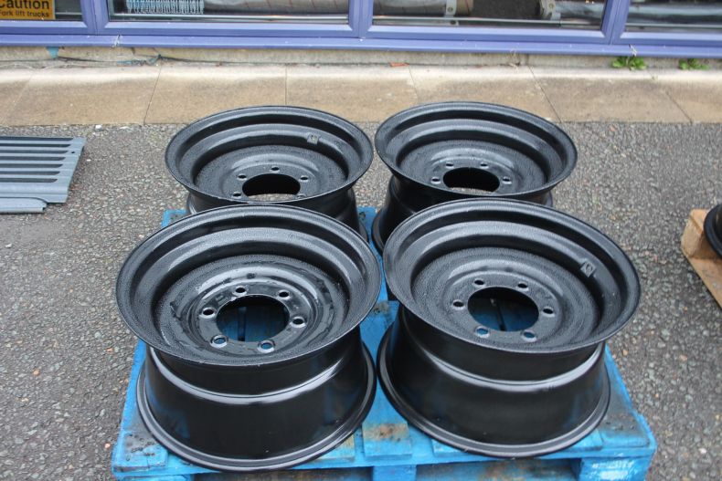 REFURBISHED WIDE TRACK 11X20" WHEEL RIMS