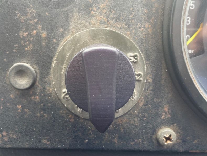 HEADLIGHT KNOB MILITARY SWITCH