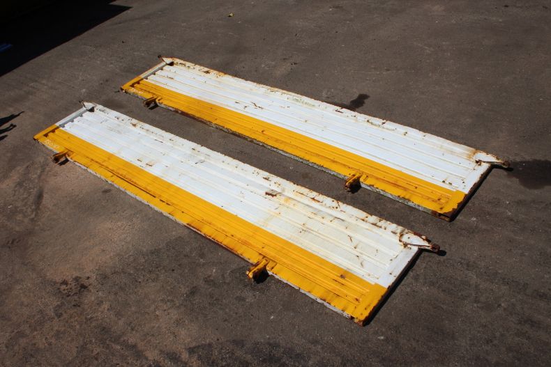 USED DROPSIDES FOR U425/437 U1300-2400