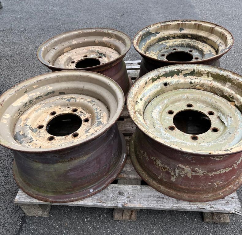 USED EX-MILITARY WIDE TRACK 11X20" WHEEL RIMS