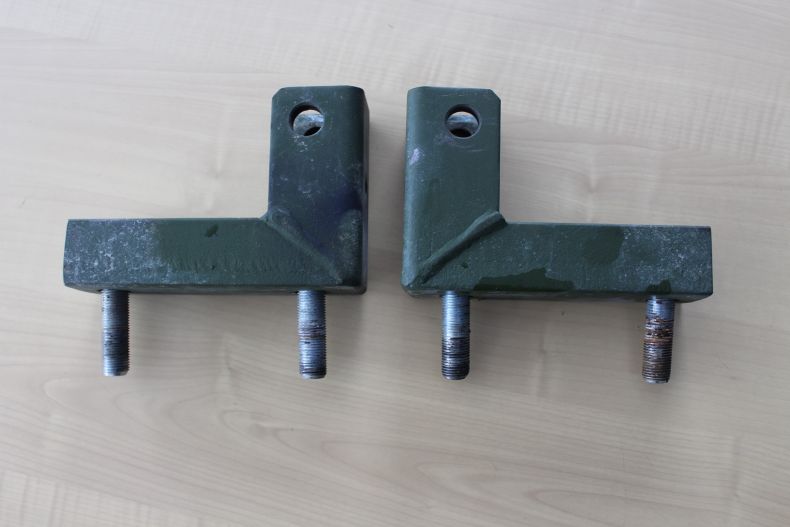 U1300L FRONT MOUNTING BRACKETS