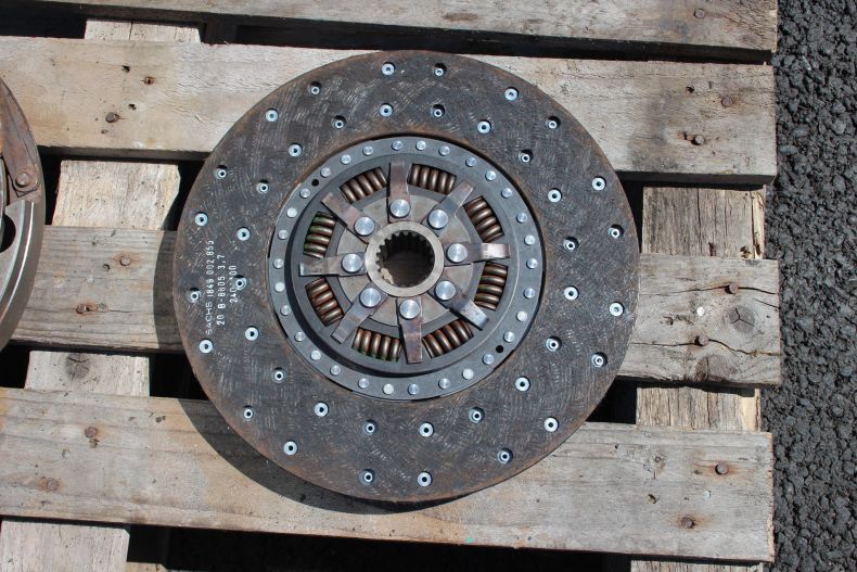 SINGLE CLUTCH 330MM U1300L USED LOW KMS