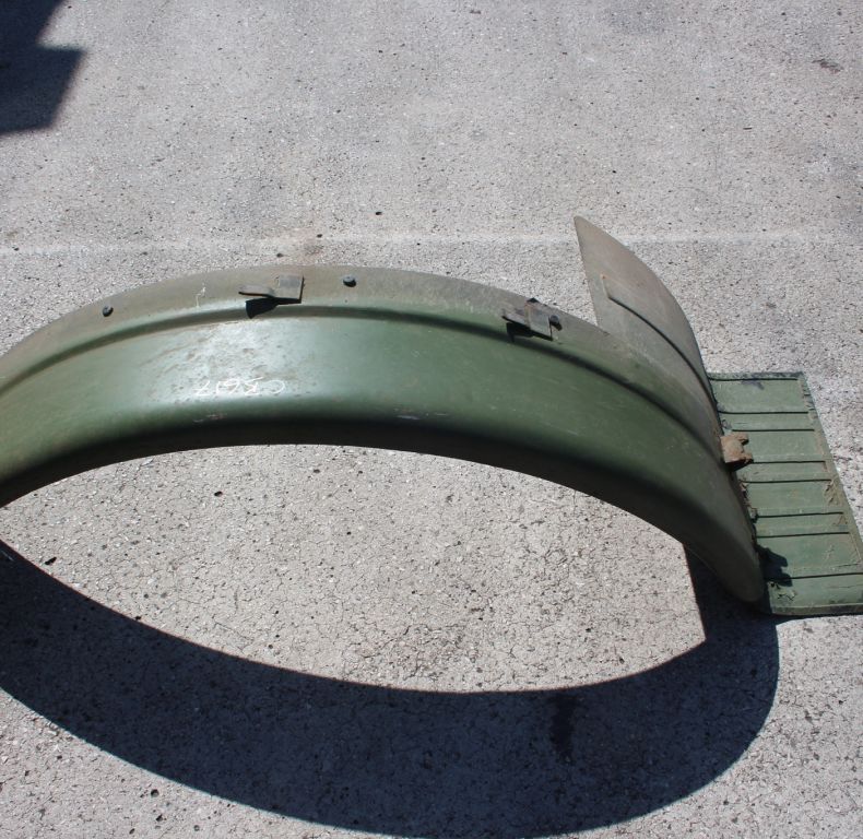 U1300L, 1500, 1700 FRONT N/S MUDGUARD