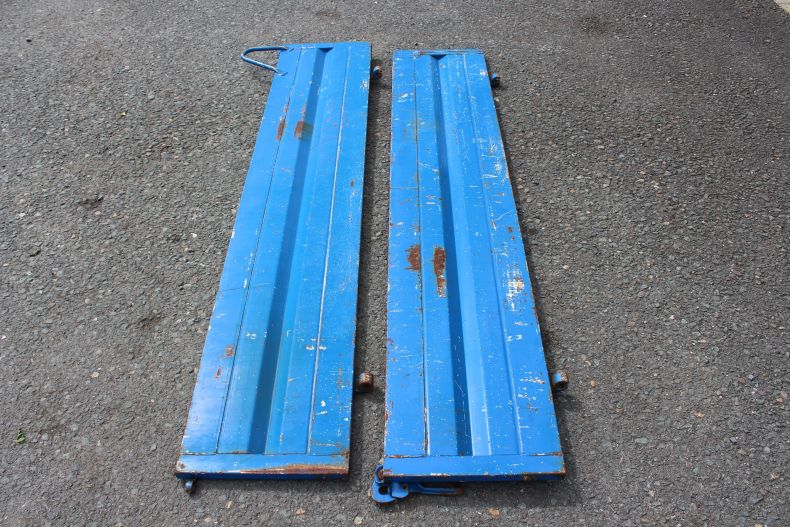 PAIR USED SIDES 1200-1600