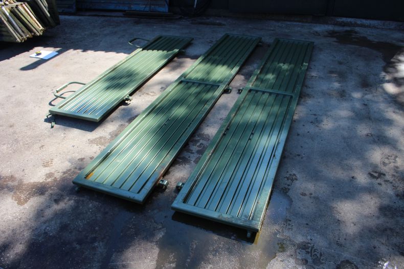 USED SET OF SIDES & TAILGATE FOR U1300L/U1350